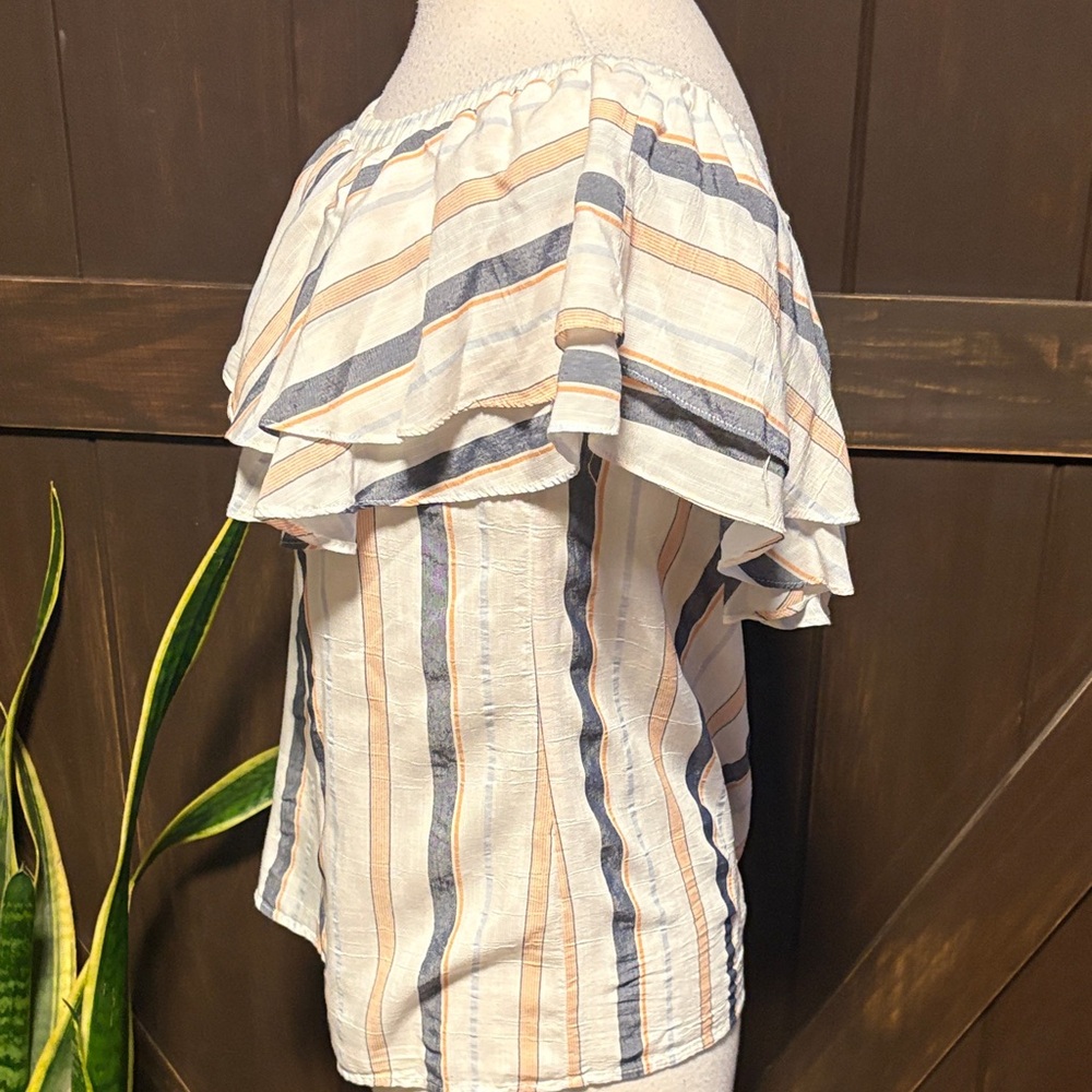 Chic Ruffled Striped Blouse - Picture 5 of 9
